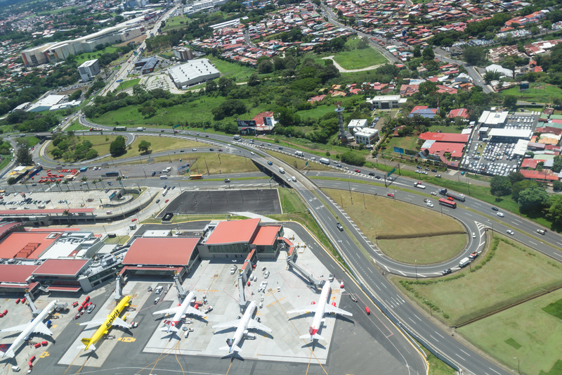 El Aeropuerto Juan Santamaría goza de conexiones directas con Norteamérica y Centroamérica, Europa, El Caribe y Latinoamérica.  